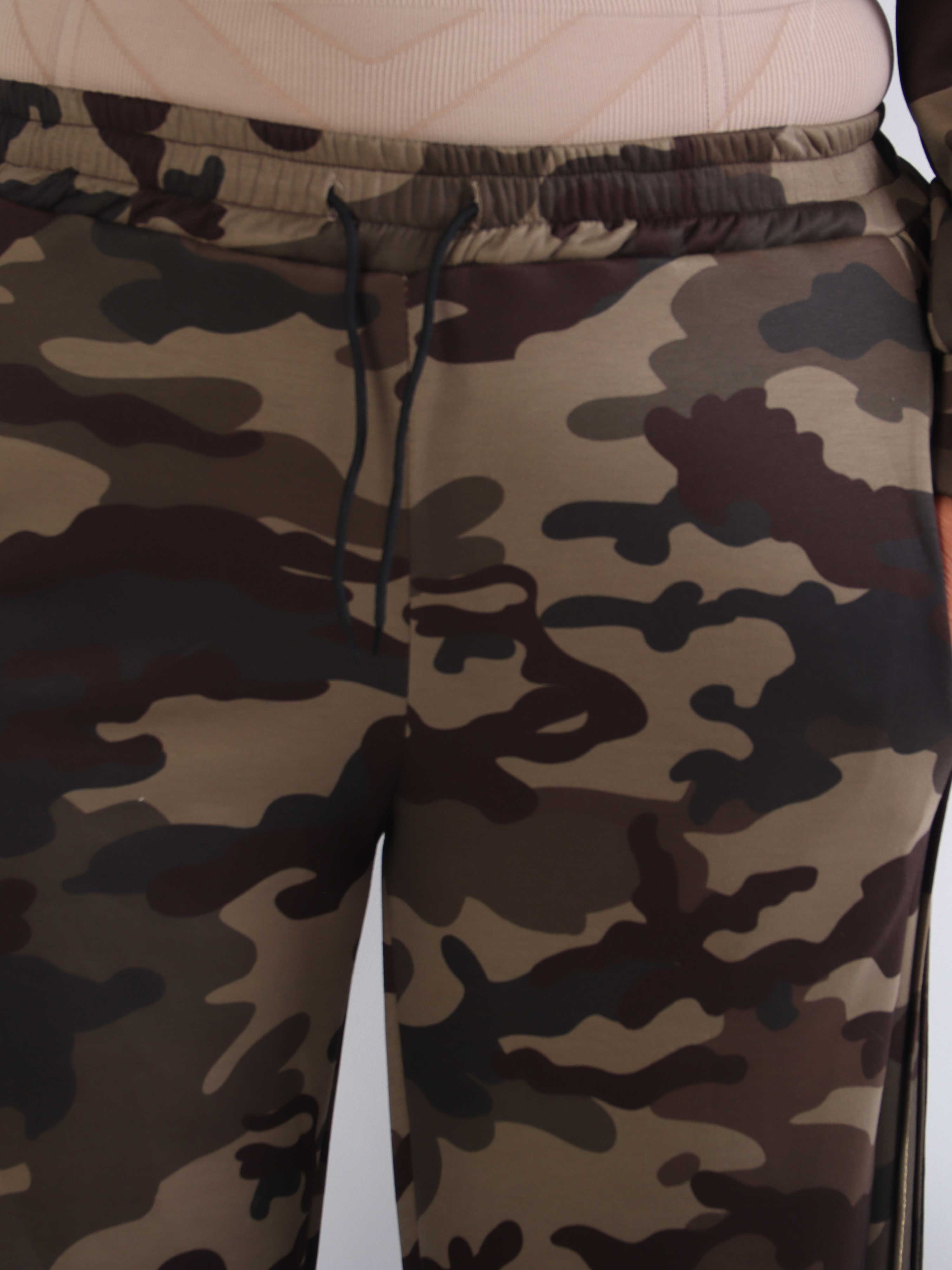 Dream Print – Plus size joggingställ i viskos med ett utmärkande mönster
